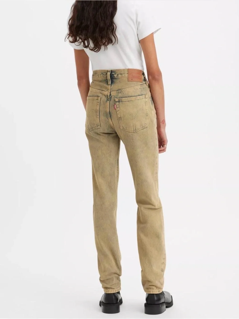 Women’s 501 Levi original fit straight leg jean • Miners Business medium wash •